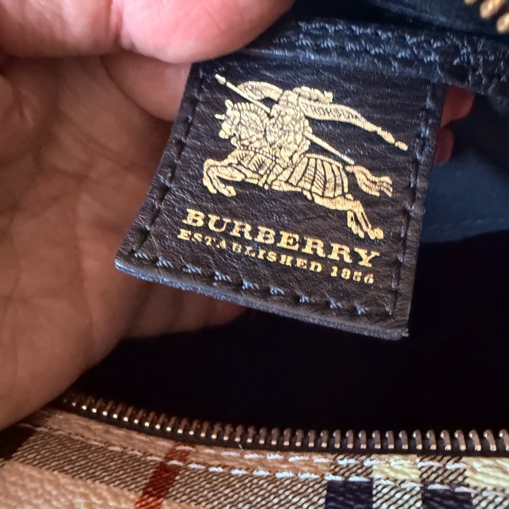 Authentic Burberry Boston Medium Bag. - Picture 8 of 17